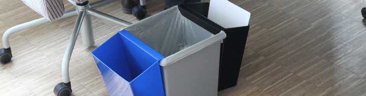 Afvalbakken / asbakken / vuilniszakken 02